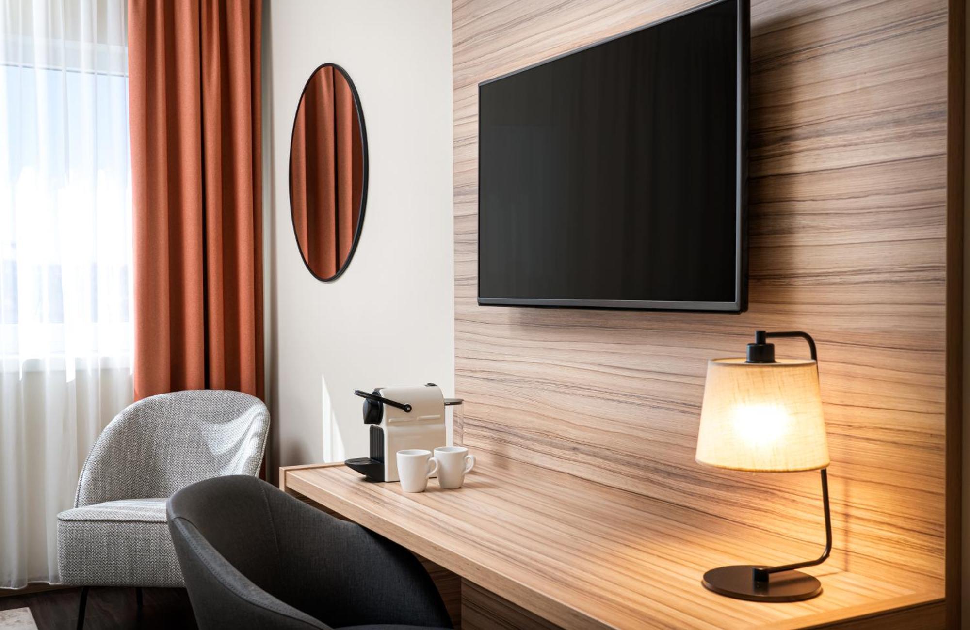 Leonardo Hauptbahnhof 4* Viena